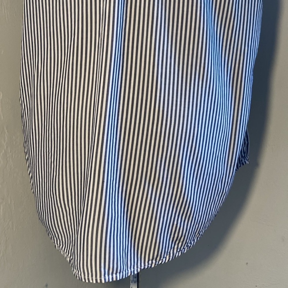 Old Navy Striped Sleeveless V-neck Top - Picture 9 of 16